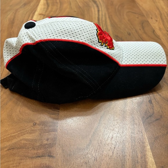 CCM Calgary Flames Black and Red Hockey Cap - Picture 5 of 9